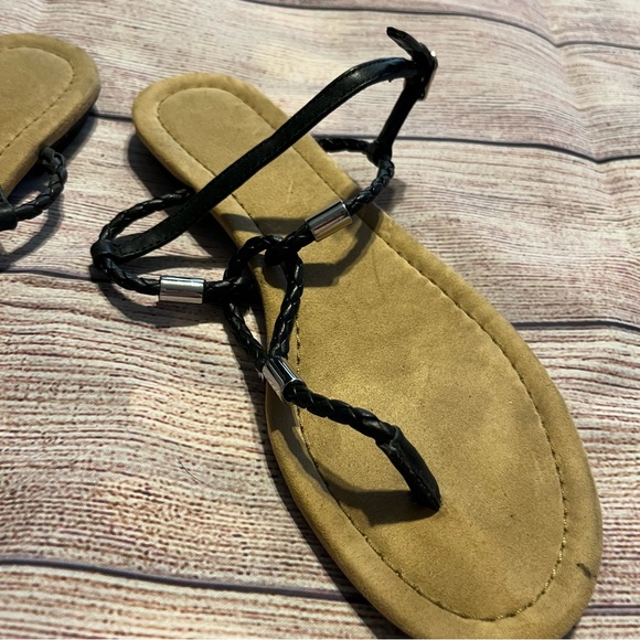 Lauren Ralph Lauren Black T Strap Flip Flop with Silver Details, Size 5B - Picture 3 of 5